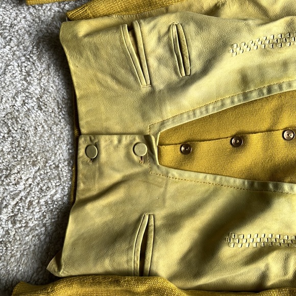 Vintage chartreuse sweater with suede detail - Picture 3 of 5